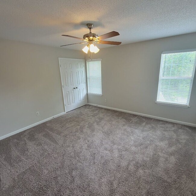 Building Photo - Steel Creek Area! Traditional 4BR/2.5BR Ho...