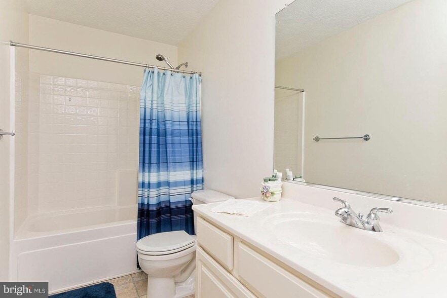 Building Photo - 2079 Honeysuckle Ln