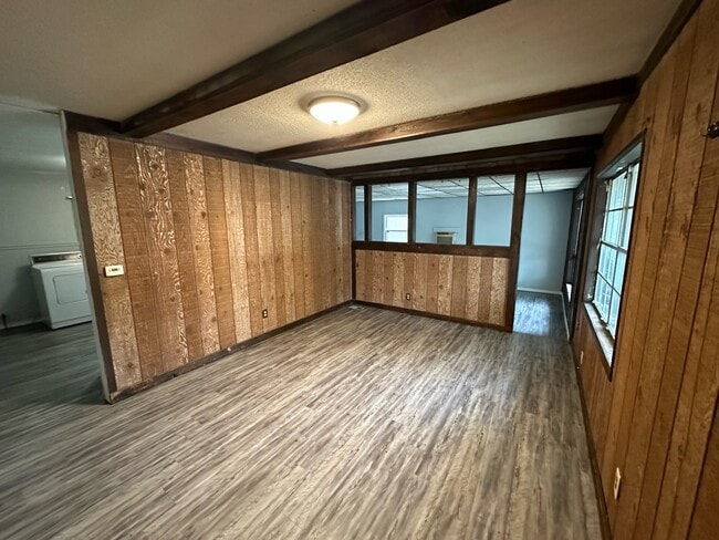 Building Photo - 920 Timberline Dr