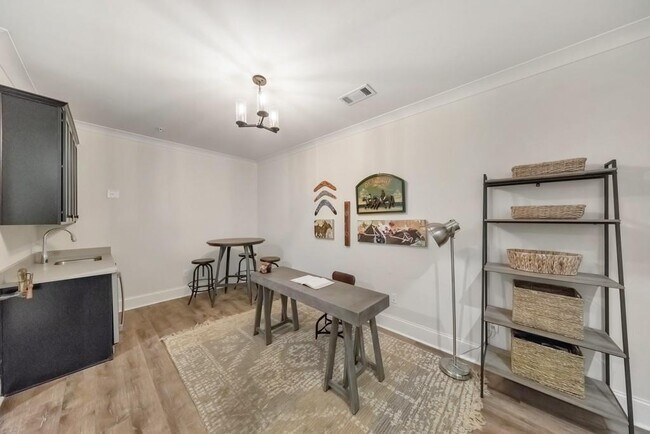 Building Photo - 320 Oak Arms Wy