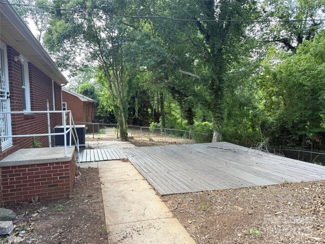 Building Photo - 3900 Crestridge Dr