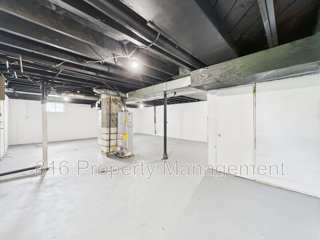 Building Photo - 1526 E Sea Ave