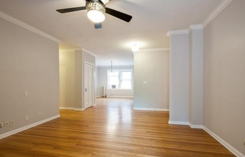 Building Photo - 4019 N Clarendon Ave