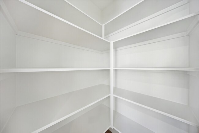 Building Photo - 1135 Eden Park Ln