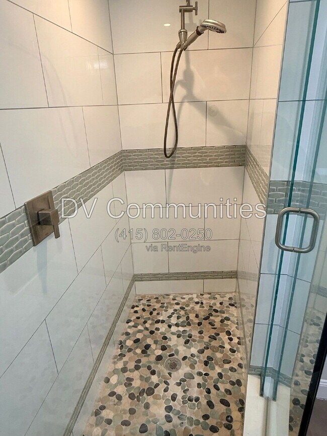 Building Photo - 2802 Pass a Grille Way
