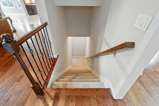 Building Photo - Five Bedroom House in Deerfield Township!