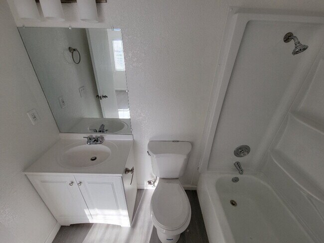 Building Photo - "Discover Comfort and Convenience: Spacious 2-Bed, 2-Bath Apartment in Las Vegas!"