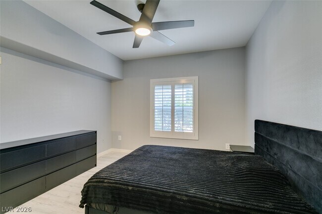 Building Photo - 7255 W Sunset Rd