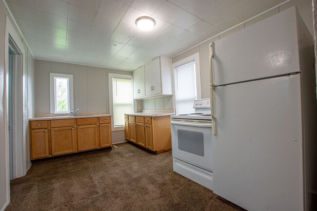 Building Photo - 1 Bedroom / 1 Bath Tiny House in Blair!