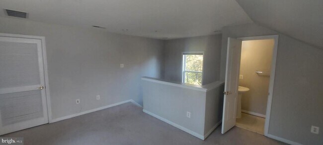 Building Photo - 10210 Sherman Heights Pl