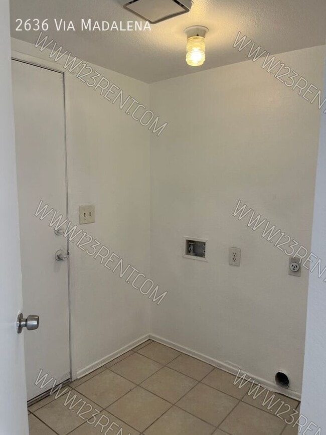 Building Photo - 2636 Vía Madalena