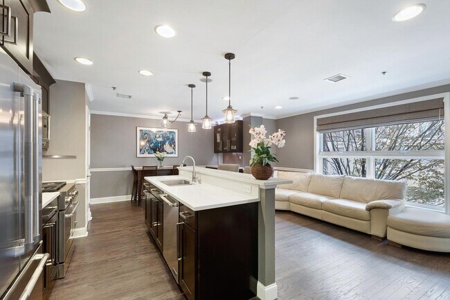 Building Photo - 1331 Grand St