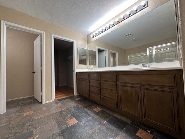 Building Photo - 5537 Spruce Hill Ct