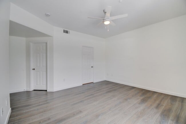 Building Photo - Beautiful 2 BR In Gated 89052 Community