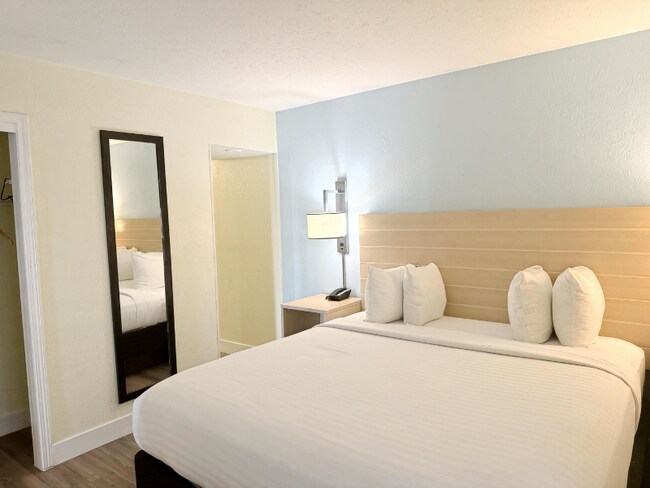 Building Photo - 11689 Chester Rd