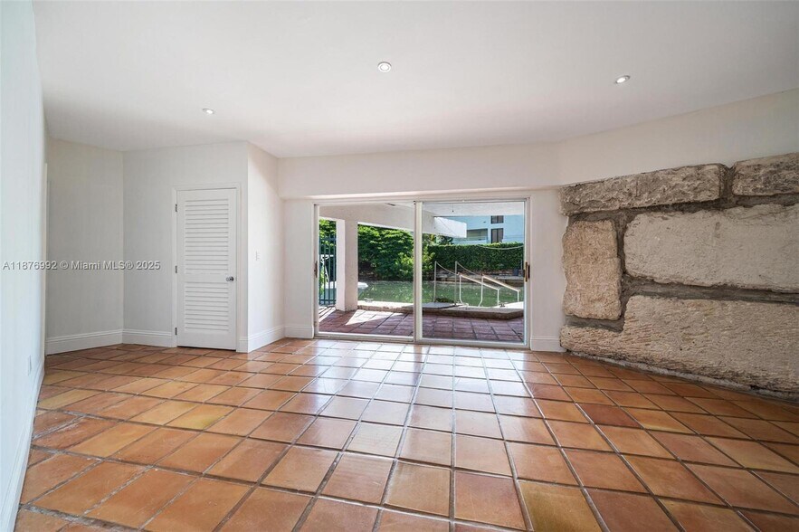 Building Photo - 2120 S Bayshore Dr