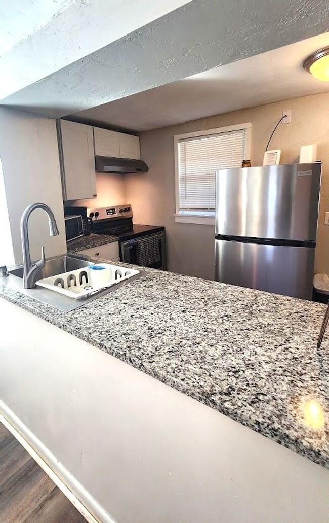 Building Photo - Furnished 1 Bed 1 Bath Apt in Linwood Plac...