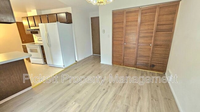 Building Photo - 2870 SE Colusa Ave