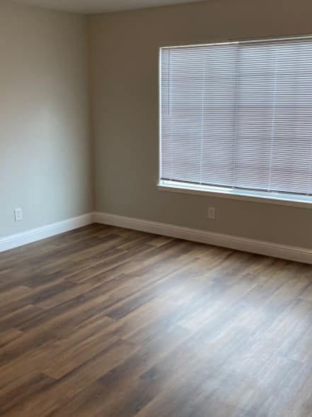 Building Photo - 8267 Moorhaven Way