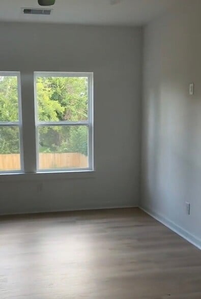 Building Photo - 4916 Tronewood St