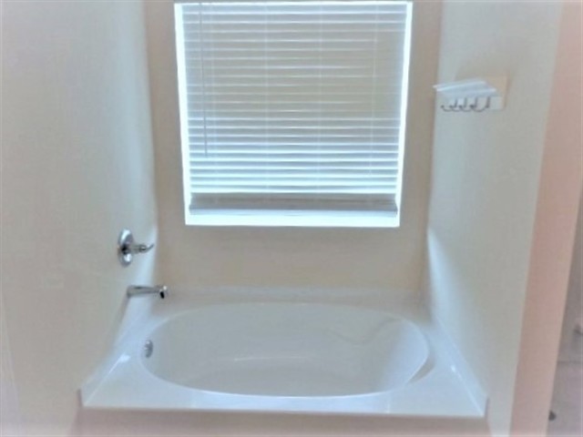 Building Photo - 102 Villa Way