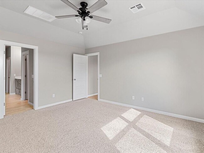 Building Photo - Newer Home For Lease in Washington!