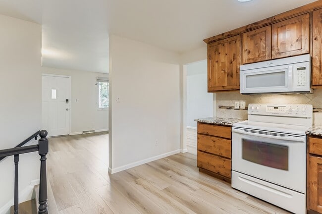 Building Photo - 577 Hilltop St