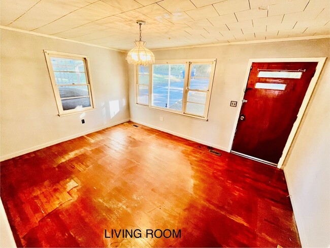 Building Photo - 1033 W 33rd St