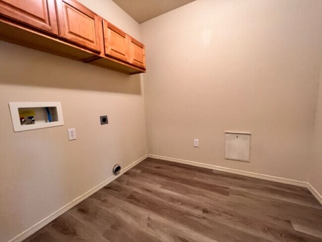 Building Photo - 4448 N Heritage Wds Wy