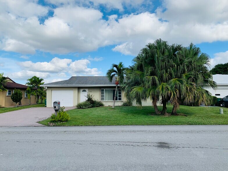 Building Photo - 7402 NW 94th Ave