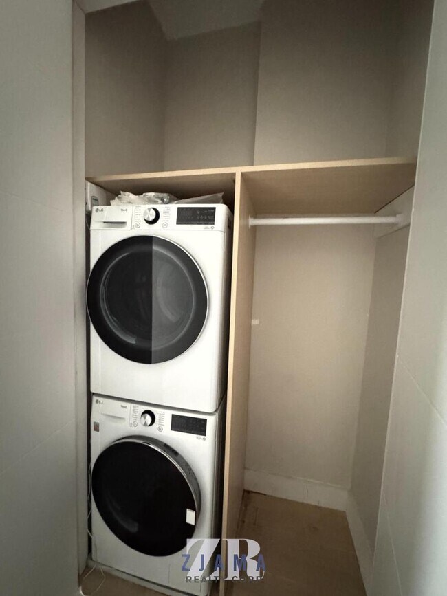 Building Photo - 2 bedroom in Brooklyn NY 11215