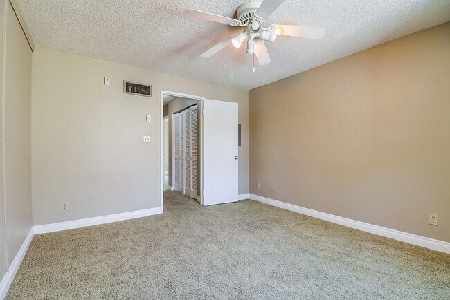 Building Photo - 1-Bedroom, 1-Bathroom Apartment for Rent –...