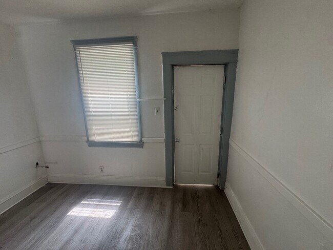 Building Photo - 15322 Yorick Ave