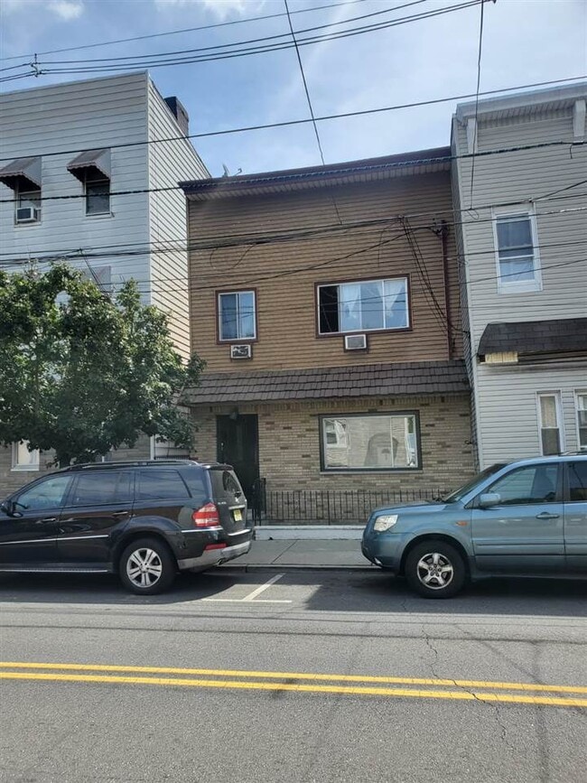 Building Photo - 6808 Broadway