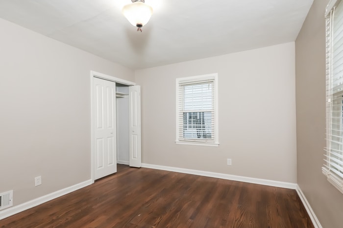 Building Photo - 1075 Meadow Dr