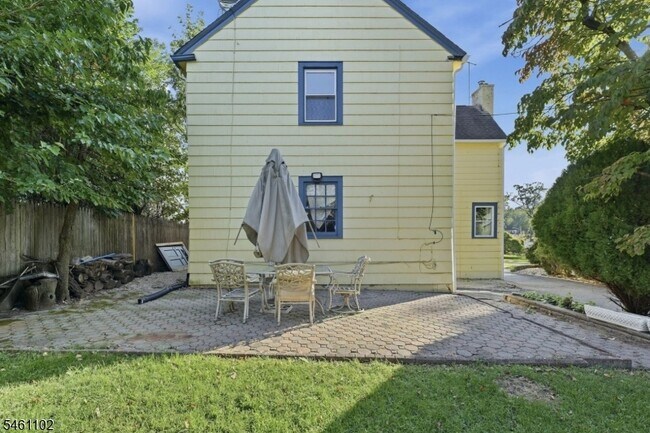 Building Photo - 271 Fuller Terrace