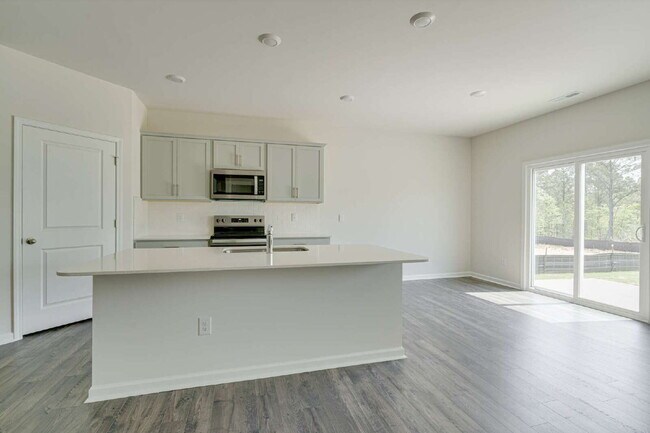 Building Photo - "Spacious 5-Bedroom Haven in Fuquay-Varina!"