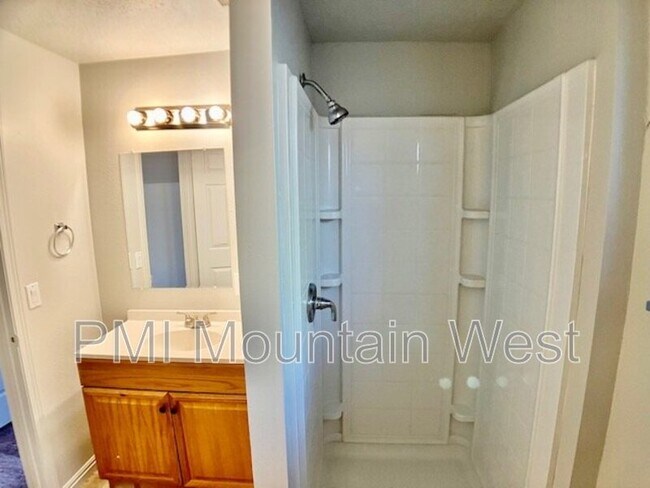 Building Photo - 130 W 1225 N