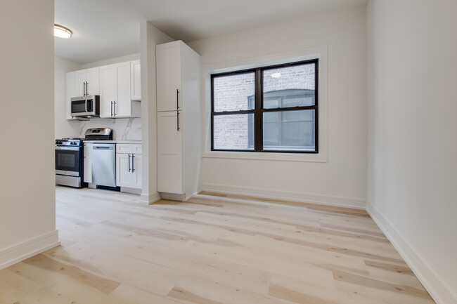 Building Photo - 3048 W Cortland St