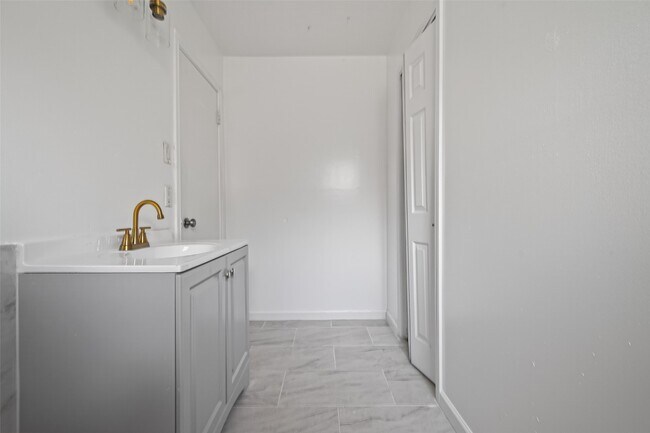 Building Photo - 22723 Timber Dust Cir