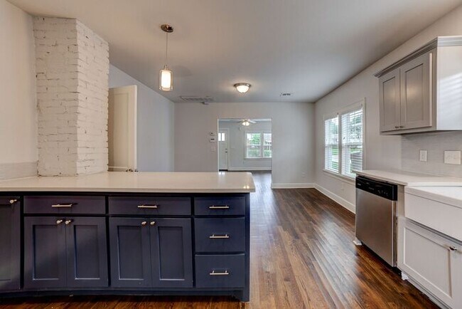 Building Photo - Charming 1920s Home - Fully Renovated | MOVE IN SPECIAL