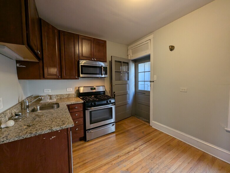 Building Photo - 4912 N Hoyne Ave