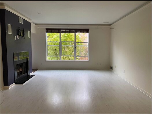 Building Photo - 1710 S Harbor Way