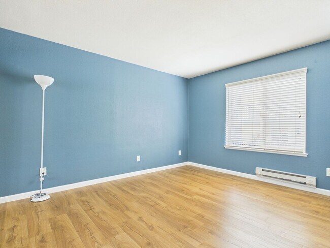 Building Photo - Upstairs One Bedroom Condo now available at Kimberly Place.