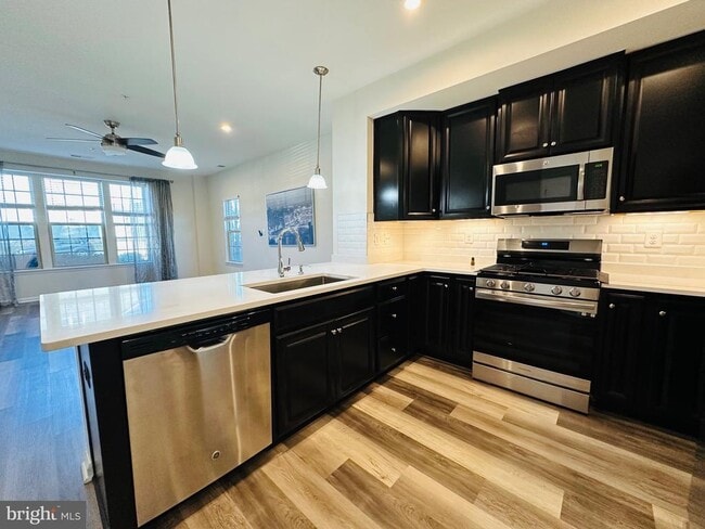 Building Photo - 22045 Broadway Ave