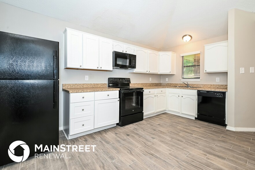 Building Photo - 1820 Alameda Dr