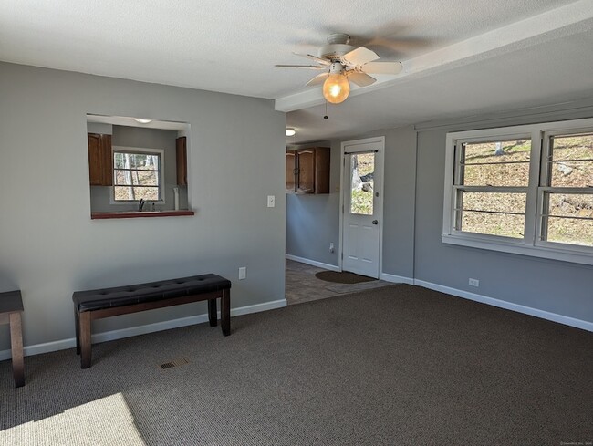 Building Photo - 264 McCall Rd