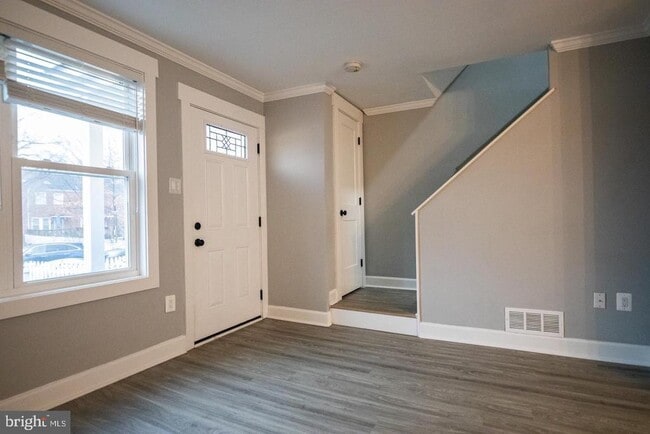 Building Photo - 138 Dale St