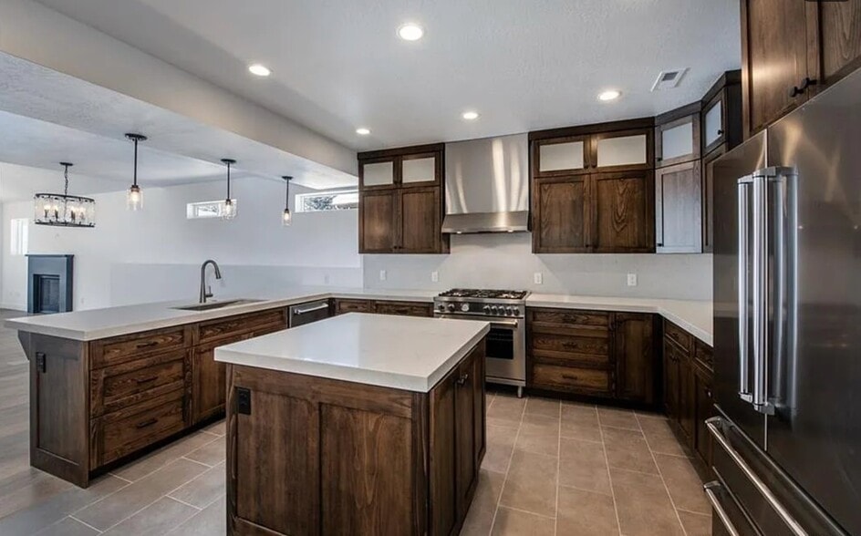 Building Photo - 570 Aspen Dr