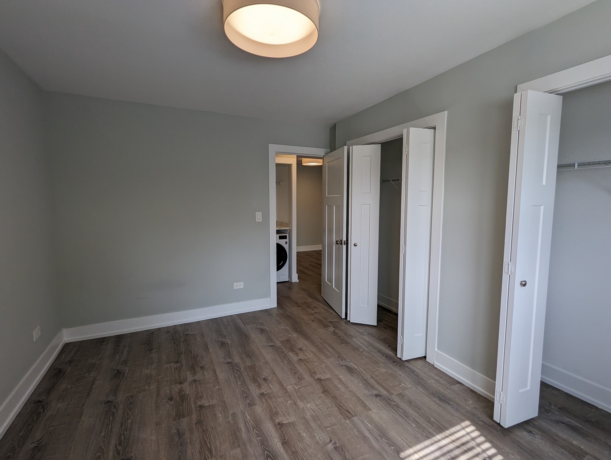 Building Photo - 456 W Barry Ave